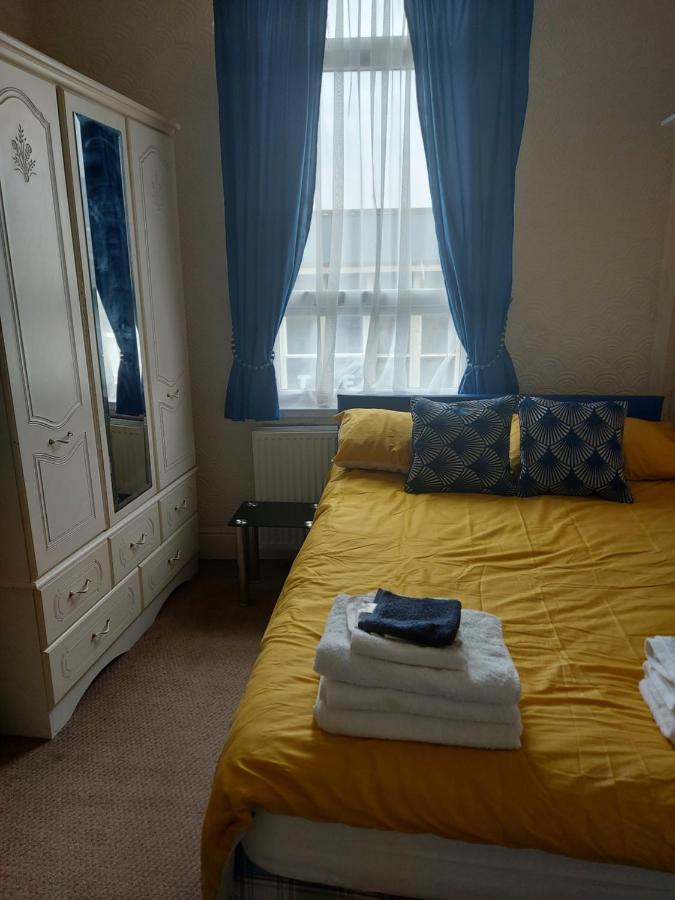 Sandyrise Holiday Lets Apartment Скарбъро Екстериор снимка