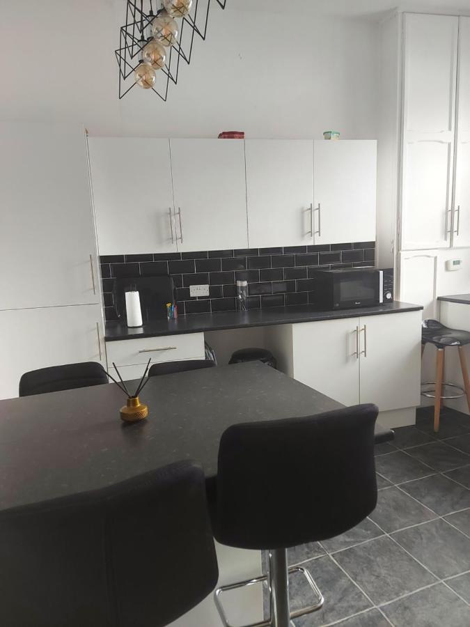 Sandyrise Holiday Lets Apartment Скарбъро Екстериор снимка